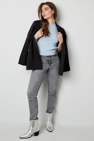 Pull tricoté avec torsades et manches courtes large/extra large – noir h5 Image4